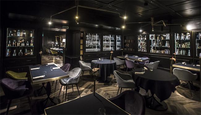 北（běi）歐輕奢不鏽（xiù）鋼酒吧休（xiū）閑吧台吧椅