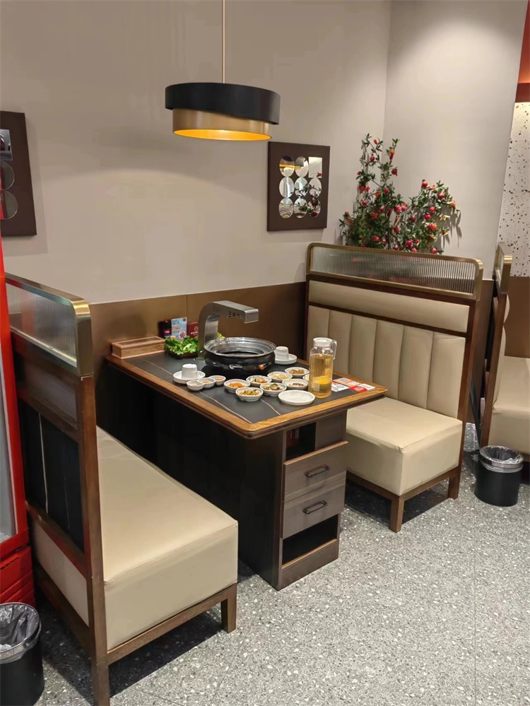 自助（zhù）烤肉店上排煙碳烤無煙烤（kǎo）肉桌
