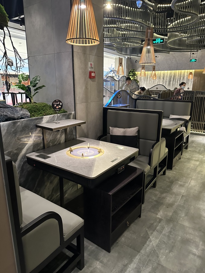 湊湊火鍋店桌椅（yǐ）