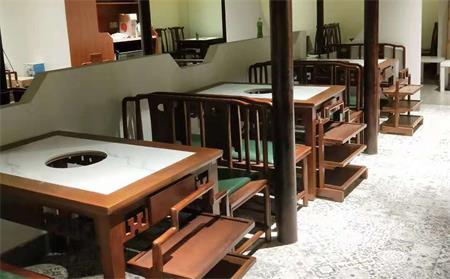 火鍋（guō）店餐桌（zhuō）椅