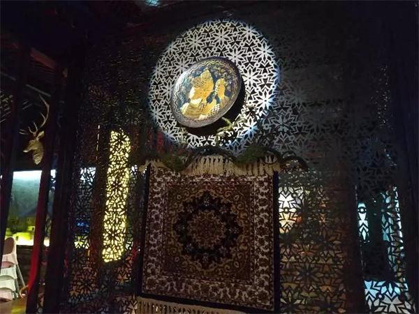 樓（lóu）蘭（lán）餐廳