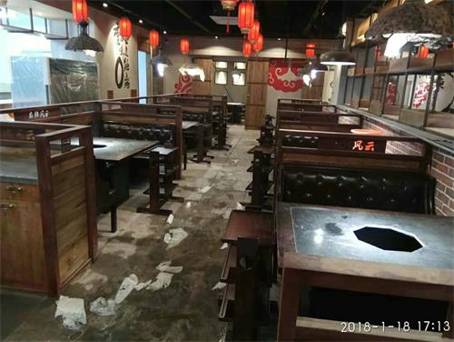 麻（má）辣風雲重慶老火鍋（guō）中山（shān）店餐桌（zhuō）椅3