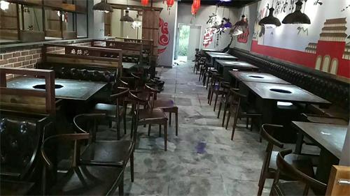 麻辣風雲重慶老火鍋中山店餐桌椅（yǐ）1