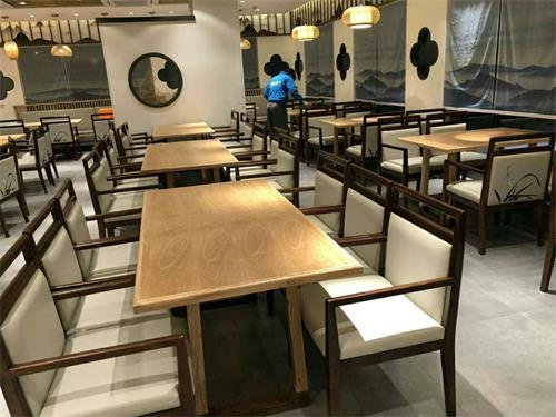 湘菜館_懷湘樓（龍華店)餐廳（tīng）家具安裝現場（chǎng）