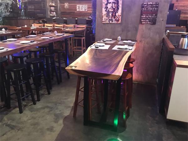深（shēn）圳梨（lí）渦淺笑（xiào）Live音樂現場餐廳（tīng）家具
