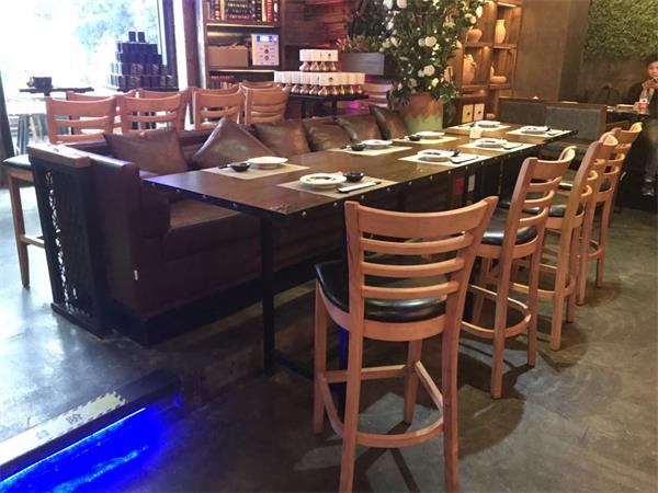 深圳梨渦淺（qiǎn）笑Live音樂現場餐廳家具