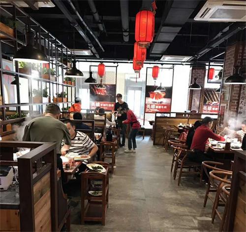 麻辣英雄重慶（qìng）老火（huǒ）鍋湛江店餐桌餐椅