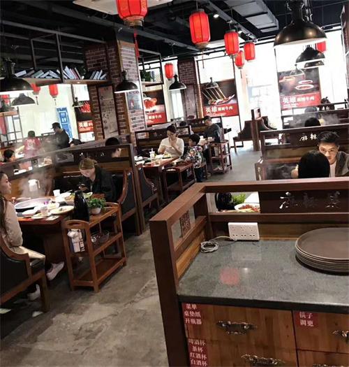 麻辣英雄重慶老火鍋湛江（jiāng）店 火鍋桌海德利定做