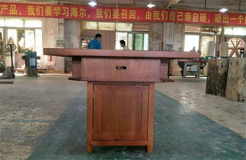 麻辣英雄火鍋桌正麵展示