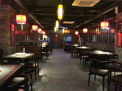 麻辣英雄重慶老火鍋南寧店火鍋桌椅（yǐ）實拍圖