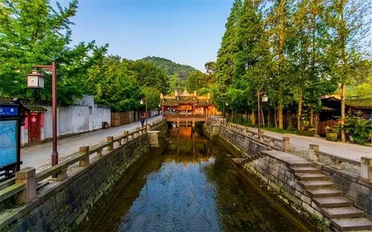 青（qīng）城山主題酒店空（kōng）間設計效果圖