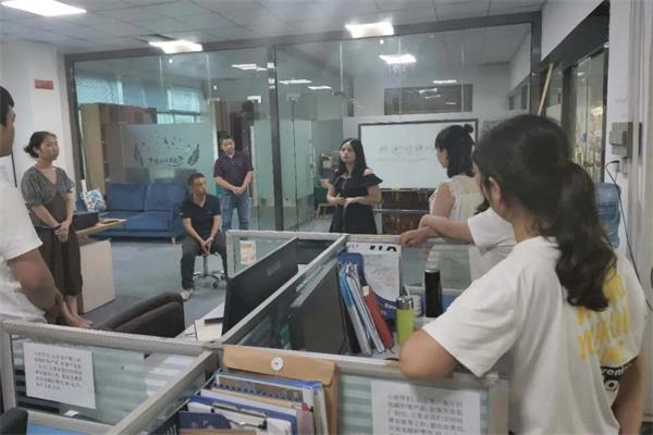 奮（fèn）進成（chéng）就自我》--記海（hǎi）德利邀請獵聘網工作（zuò）人員分享成功經驗