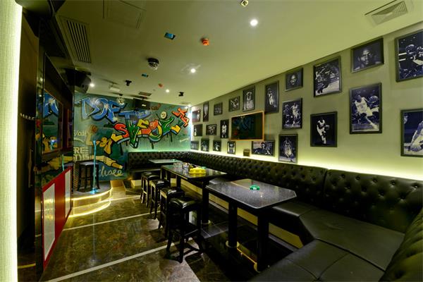 酒（jiǔ）吧家具