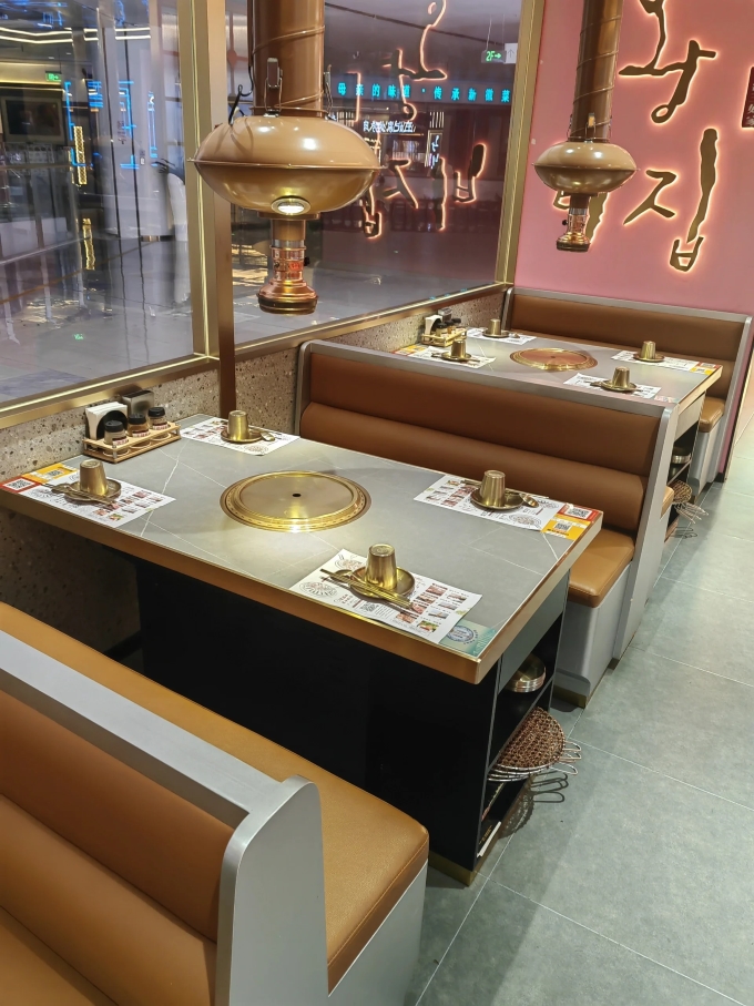 烤肉店上排煙無煙(yān)炭(tàn)火烤(kǎo)肉桌