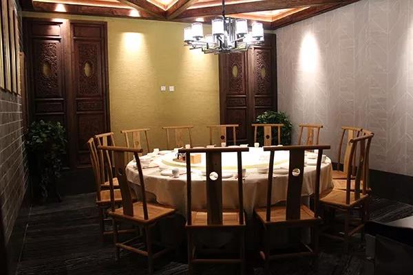 尕仔尕羊西北燒烤店包間(jiān)餐桌