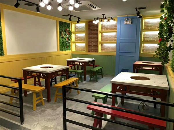 小郡肝串（chuàn）串香火鍋店桌椅