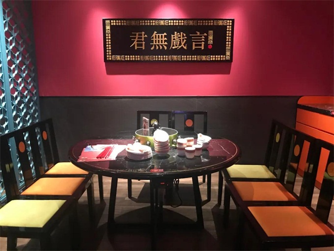 戲鳳記豬肚雞火鍋新中式國潮(cháo)風包廂桌椅
