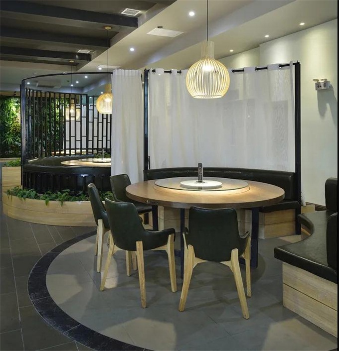 拾月中餐廳新中式實(shí)木圓形餐桌(zhuō)