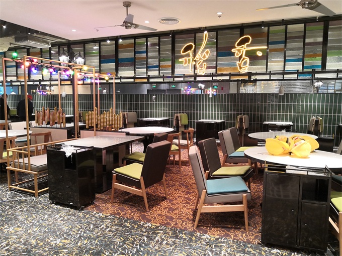 稻香餐廳特色軟包(bāo)靠背椅家具